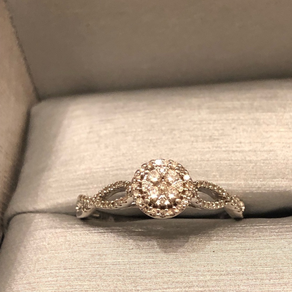 Zales Diamond Gold Ring - Picture 7 of 8